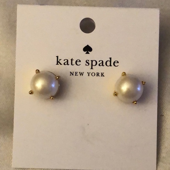 Kate Spade Gold Plated Over Brass Round Cream Pearl Gum Drop Stud Earrings NWT - Picture 1 of 13